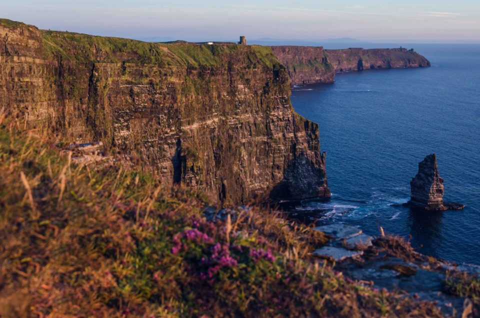 Cliffs of Moher v Irsku - západ slunce