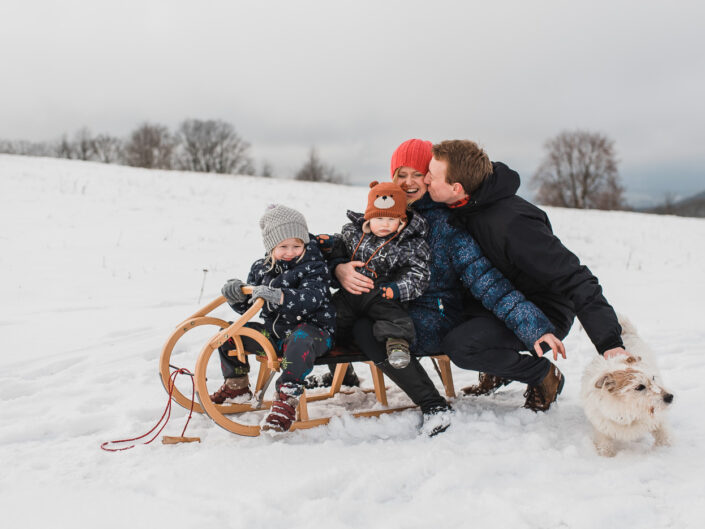 Rodinné focení ve sněhu na Lesné